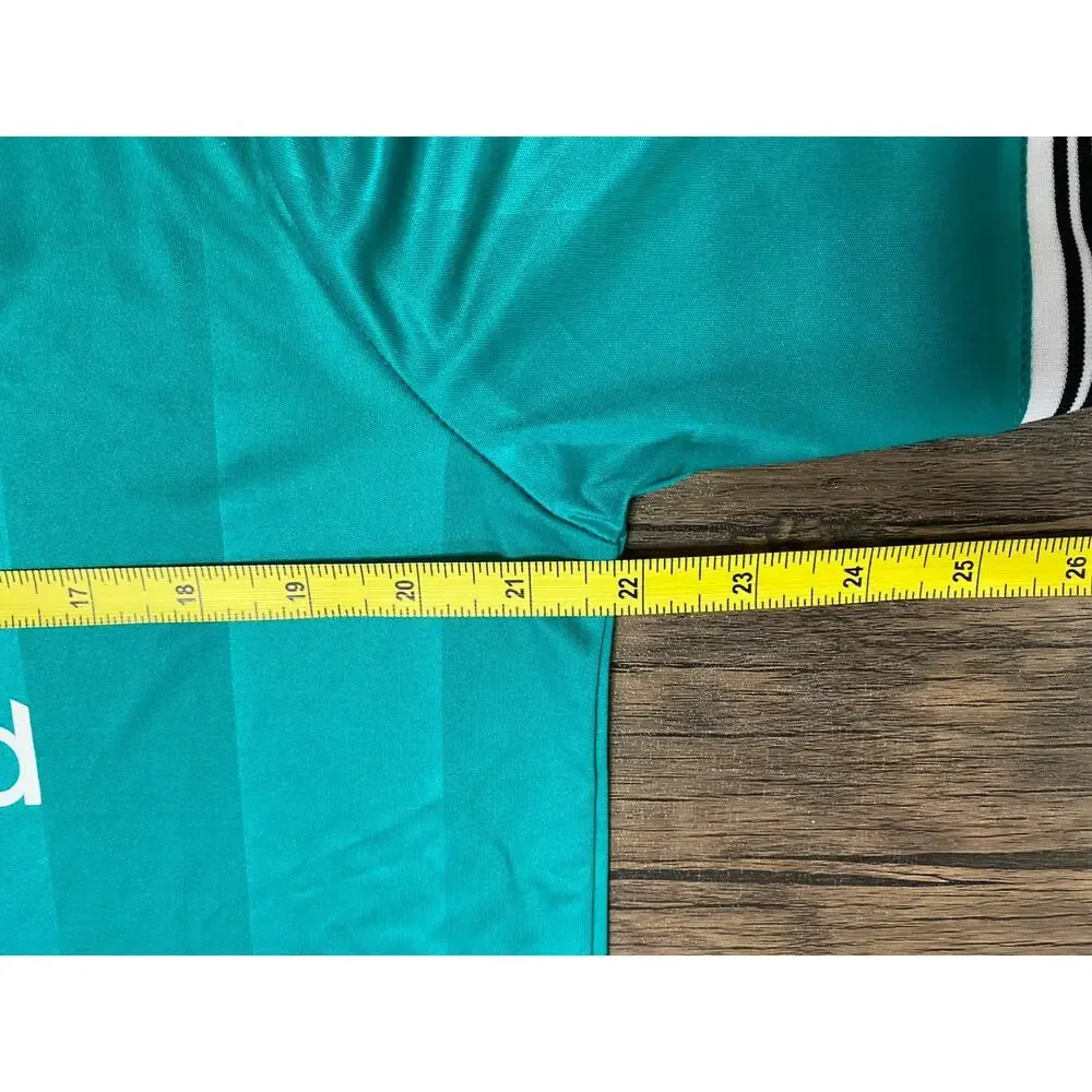 Liverpool | Men’s Large Away “Green” Jersey - Picture 4 of 7